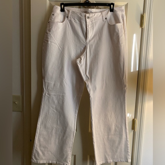 White plus size jeans with stretch - Picture 1 of 2